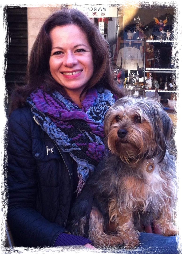 ©alisonfield Image of artist with dog ©alisonfield Pet Pastel Portraits